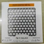 Plat berlubang heksagonal besi tebal 07mm dimensi 4'x8' diameter lubang hexagonal 6x8mm 1